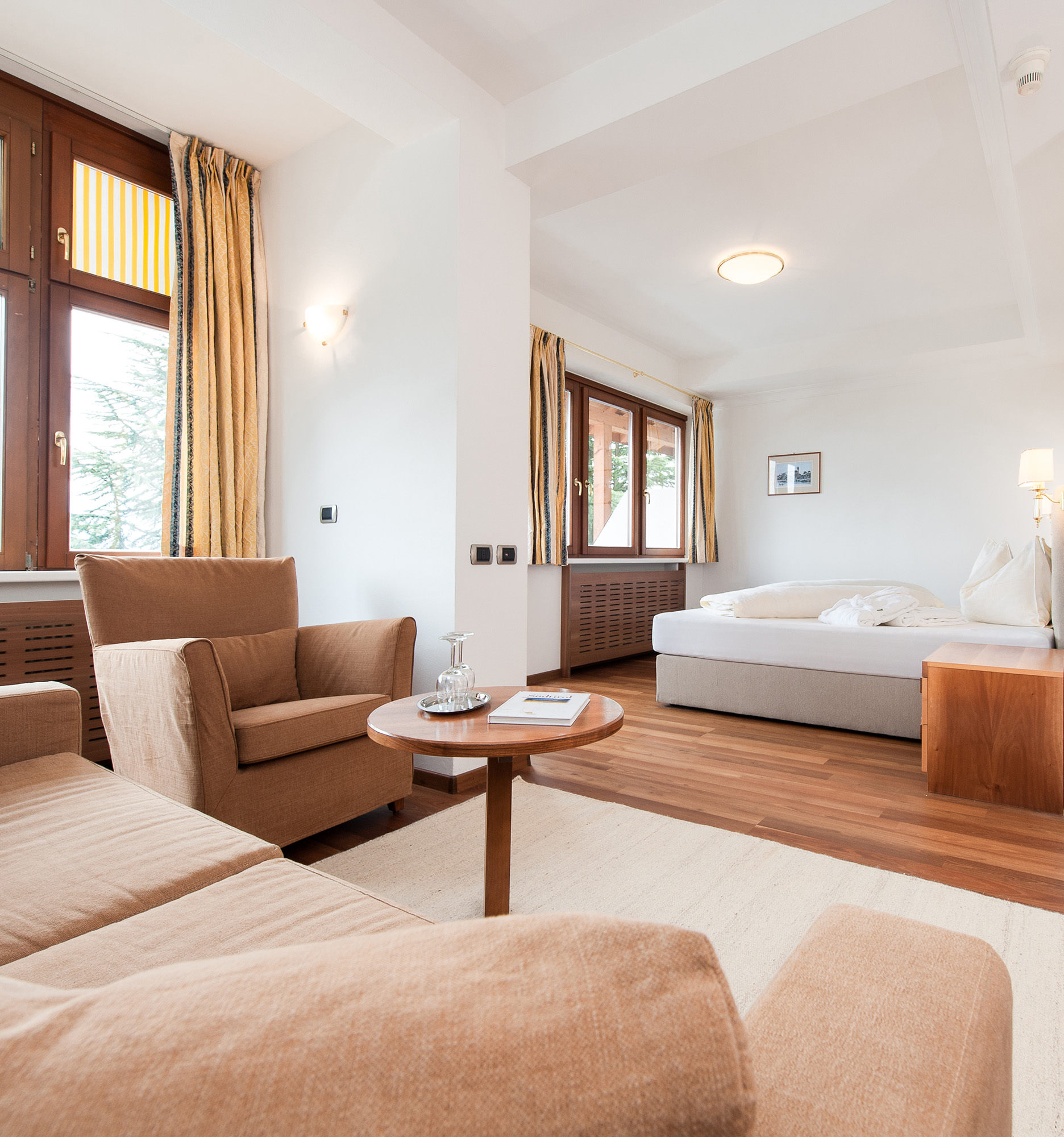 Superior room - couch and bed